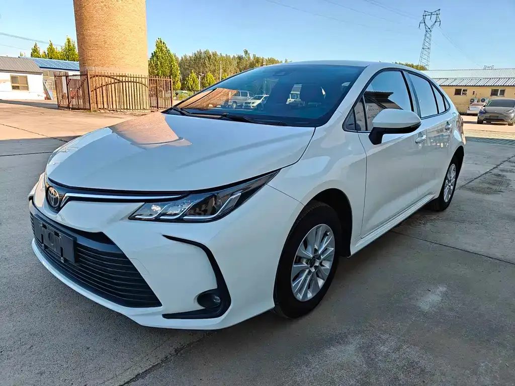 Toyota Corolla — фото 1