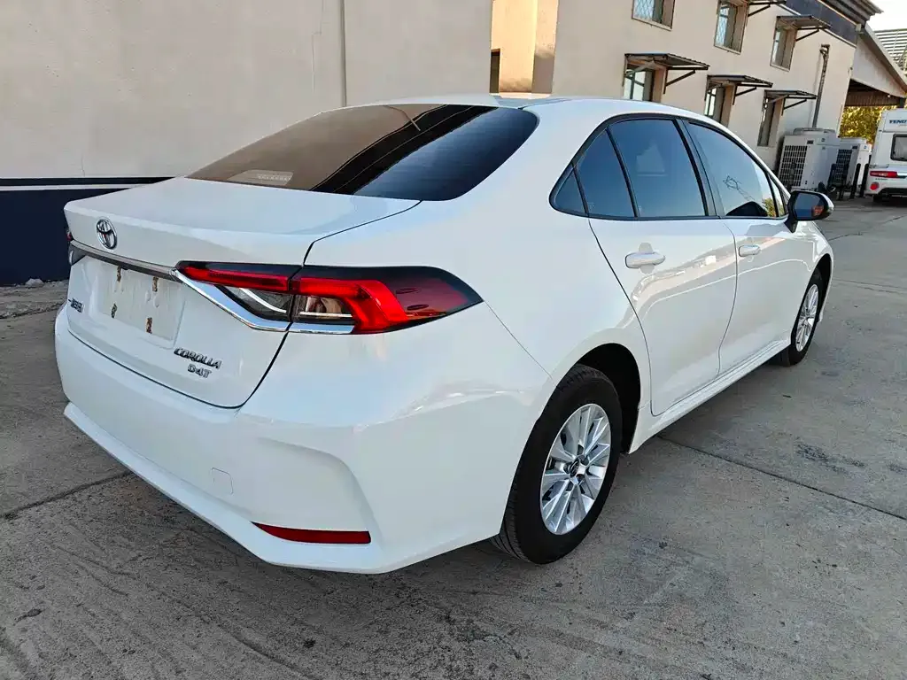 Toyota Corolla — фото 10