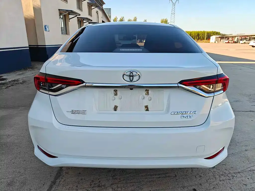 Toyota Corolla — фото 7