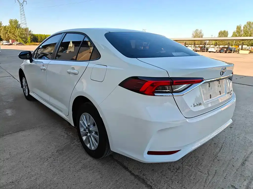 Toyota Corolla — фото 3