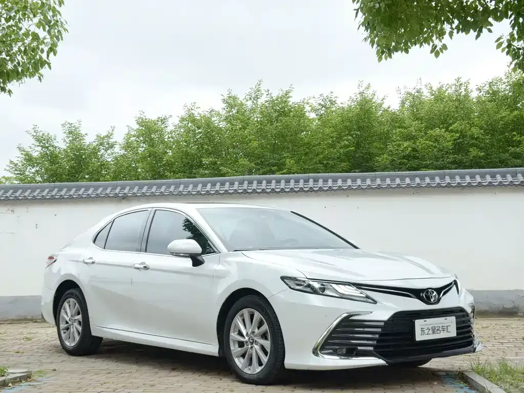 Toyota Camry — фото 10
