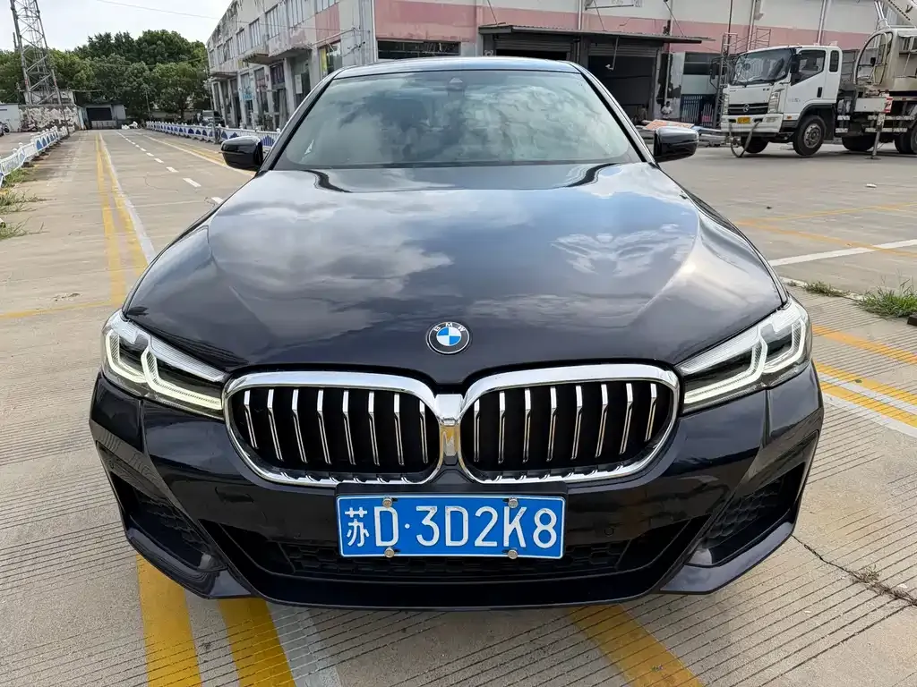 BMW 5 Series — фото 1