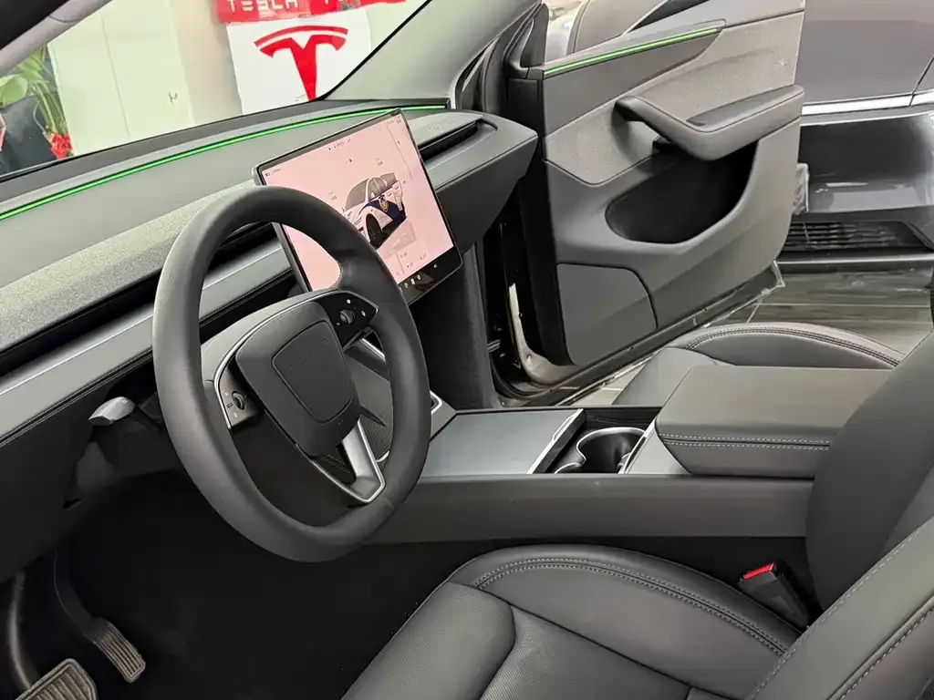 Tesla Model Y — фото 6