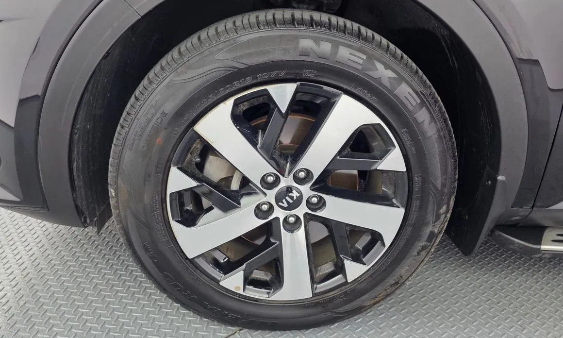Kia Sorento — фото 7