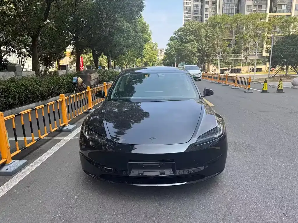 Tesla Model 3 — фото 8