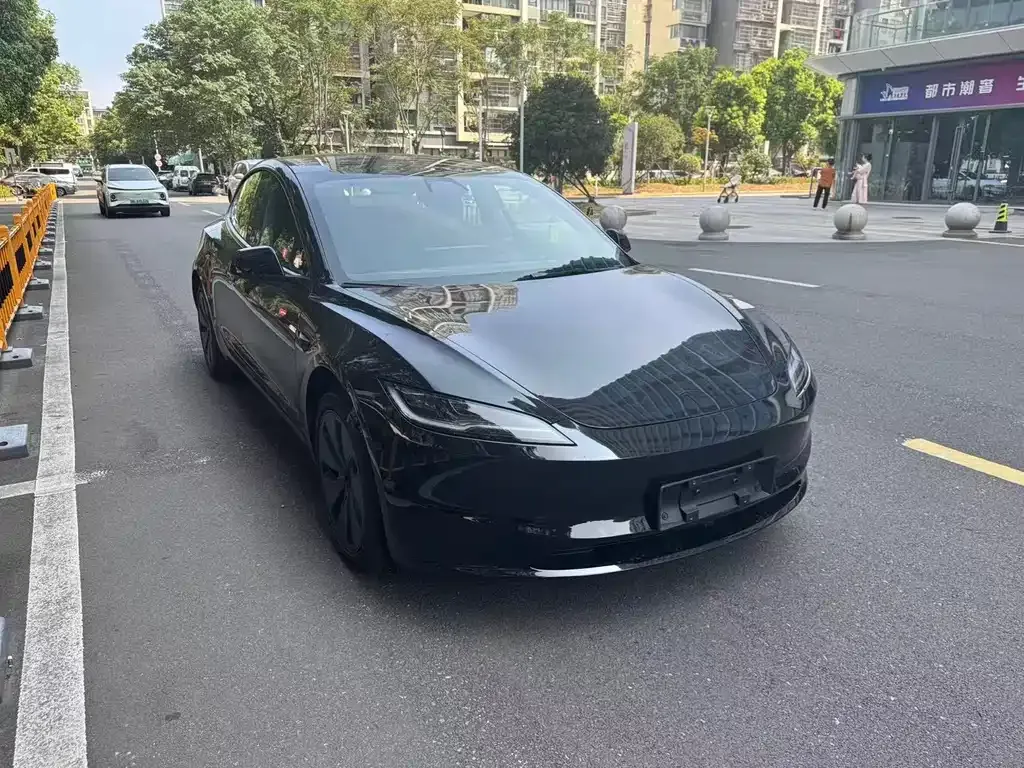 Tesla Model 3 — фото 7