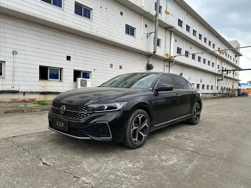 Volkswagen Passat — фото 1