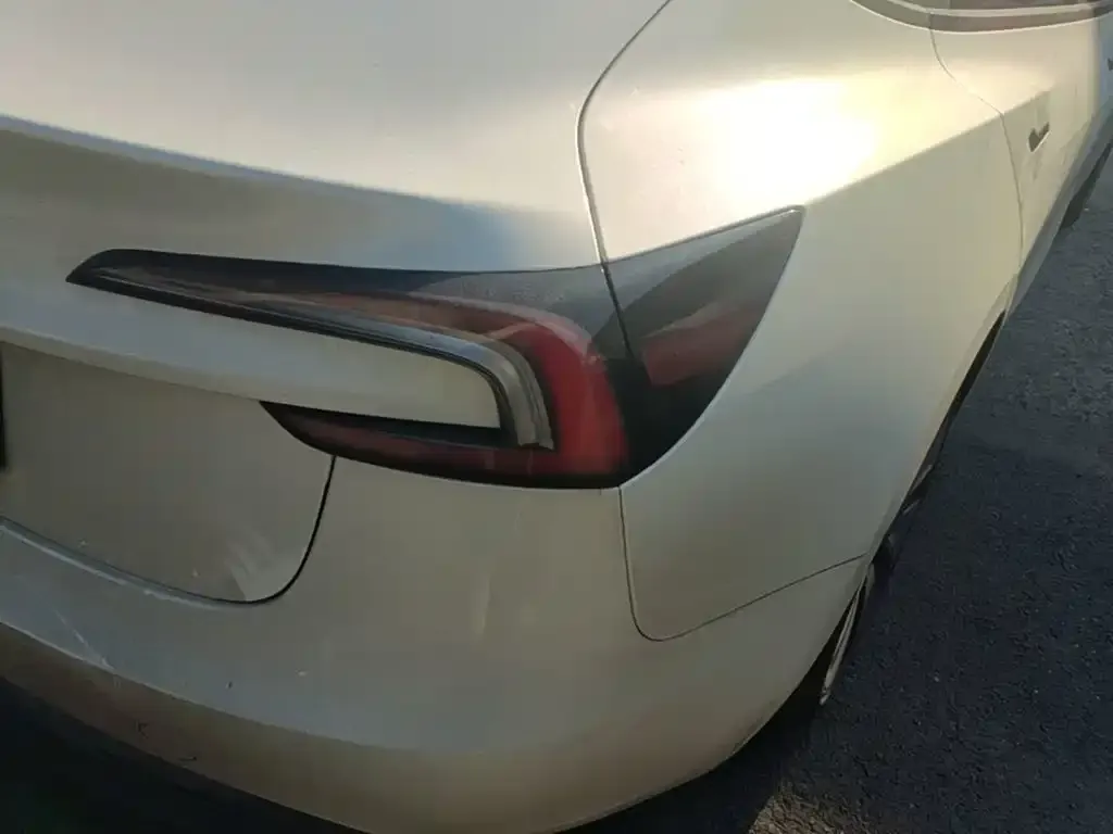 Tesla Model 3 — фото 10