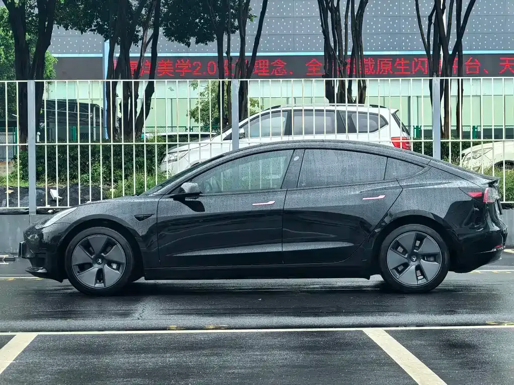 Tesla Model 3 — фото 7