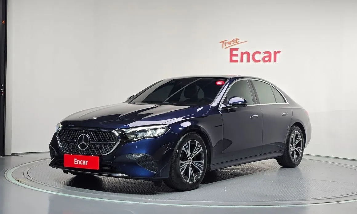 Mercedes-Benz E-Class — фото 1