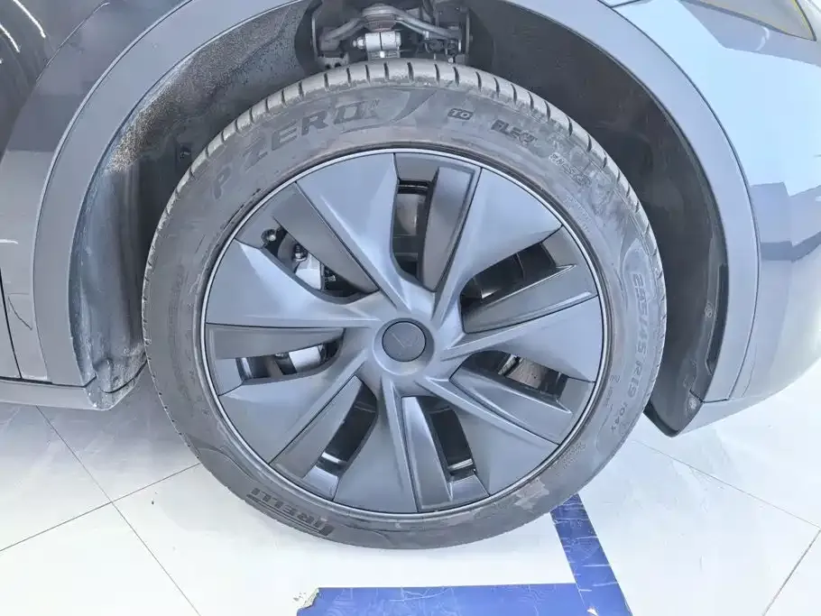 Tesla Model Y — фото 9