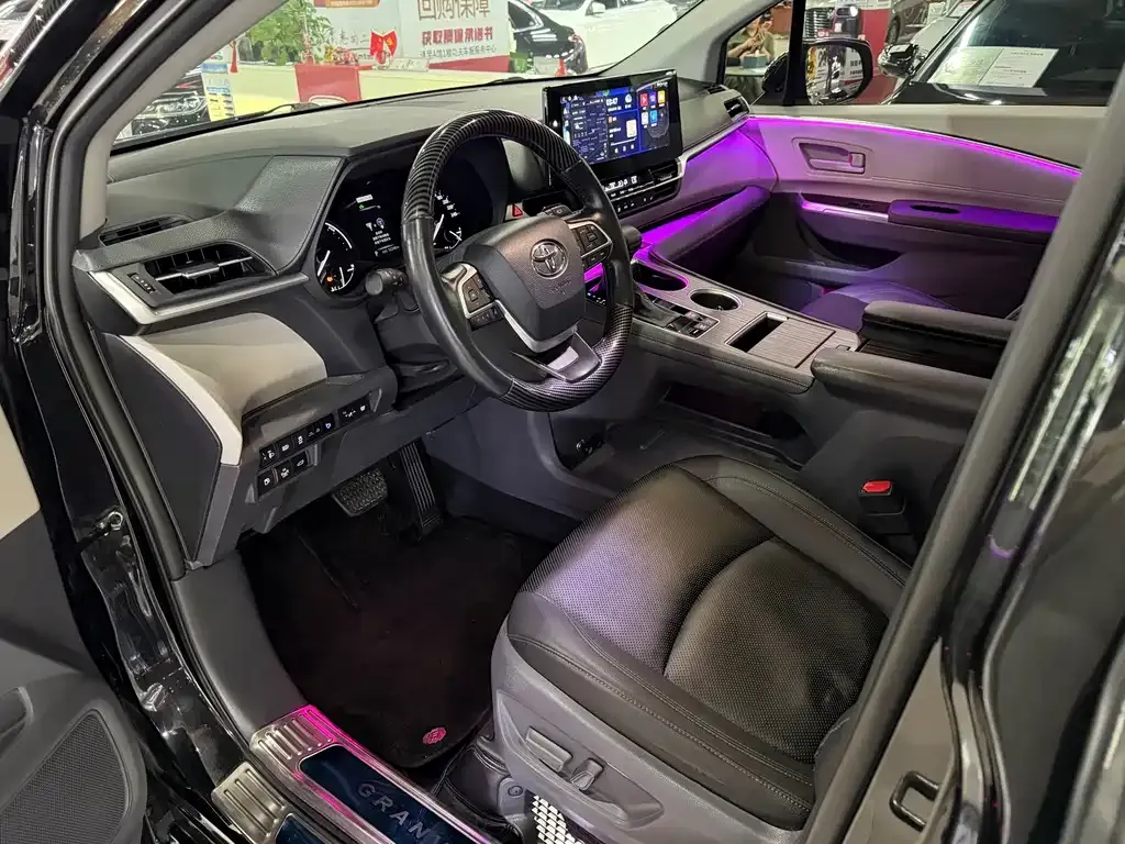 Toyota Granvia — фото 6