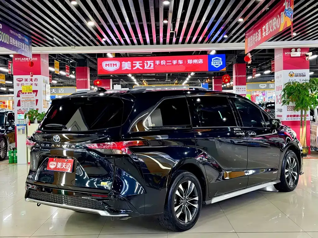 Toyota Granvia — фото 9