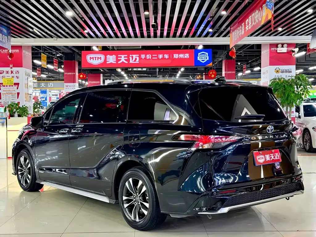 Toyota Granvia — фото 8