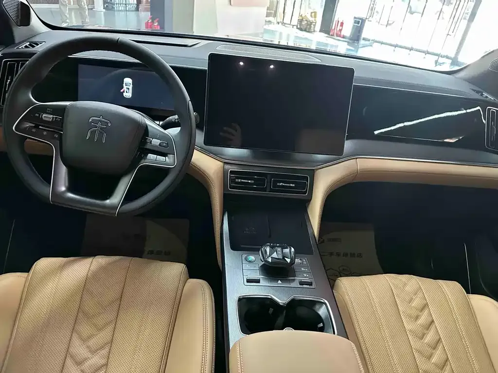 BYD L DM-i — фото 8