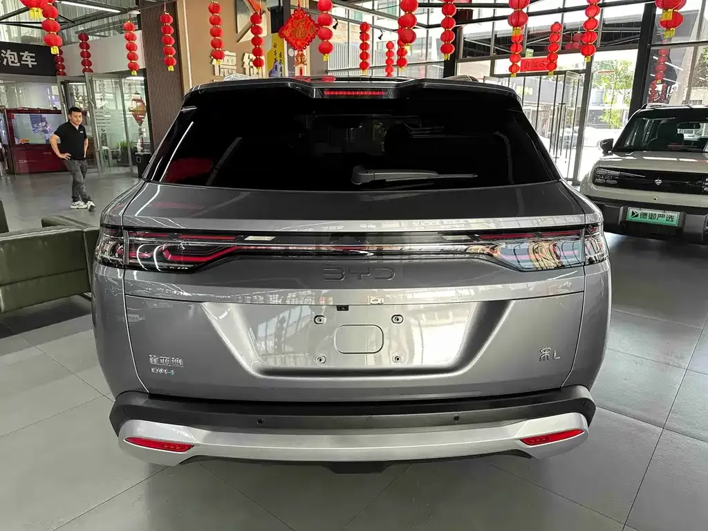 BYD L DM-i — фото 10