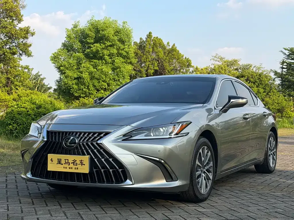Lexus ES — фото 1