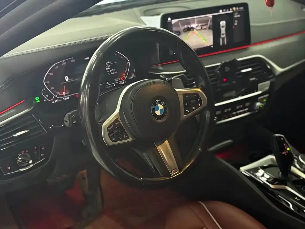 BMW 5 Series — фото 10