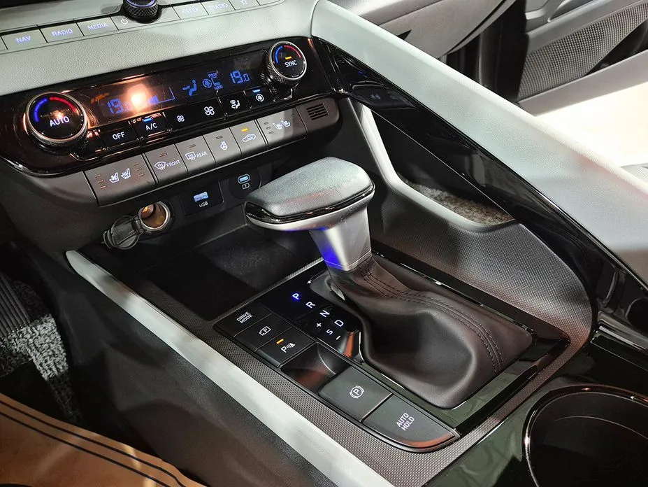 Hyundai AVANTE — фото 3