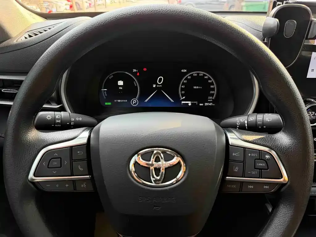 Toyota Highlander — фото 8