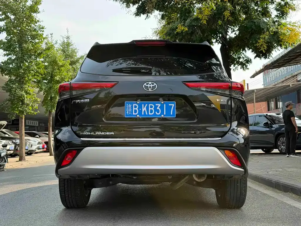 Toyota Highlander — фото 9