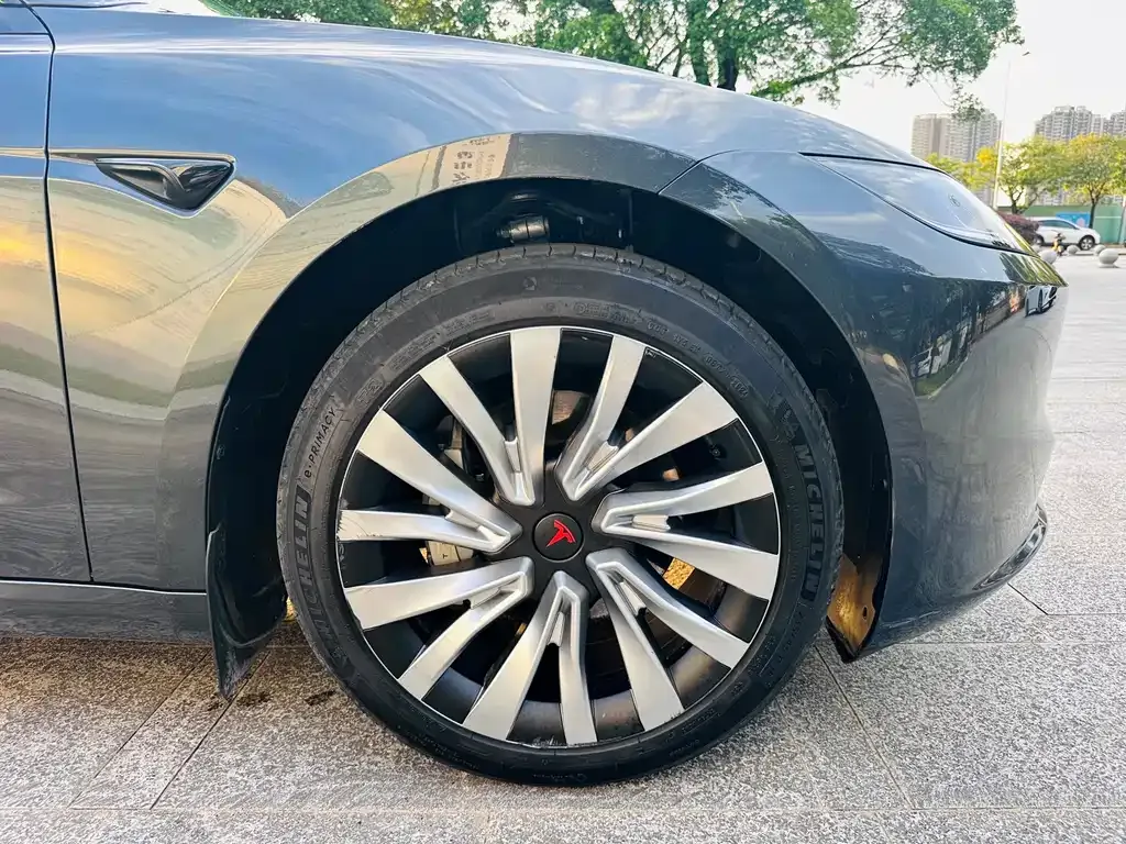 Tesla Model 3 — фото 6