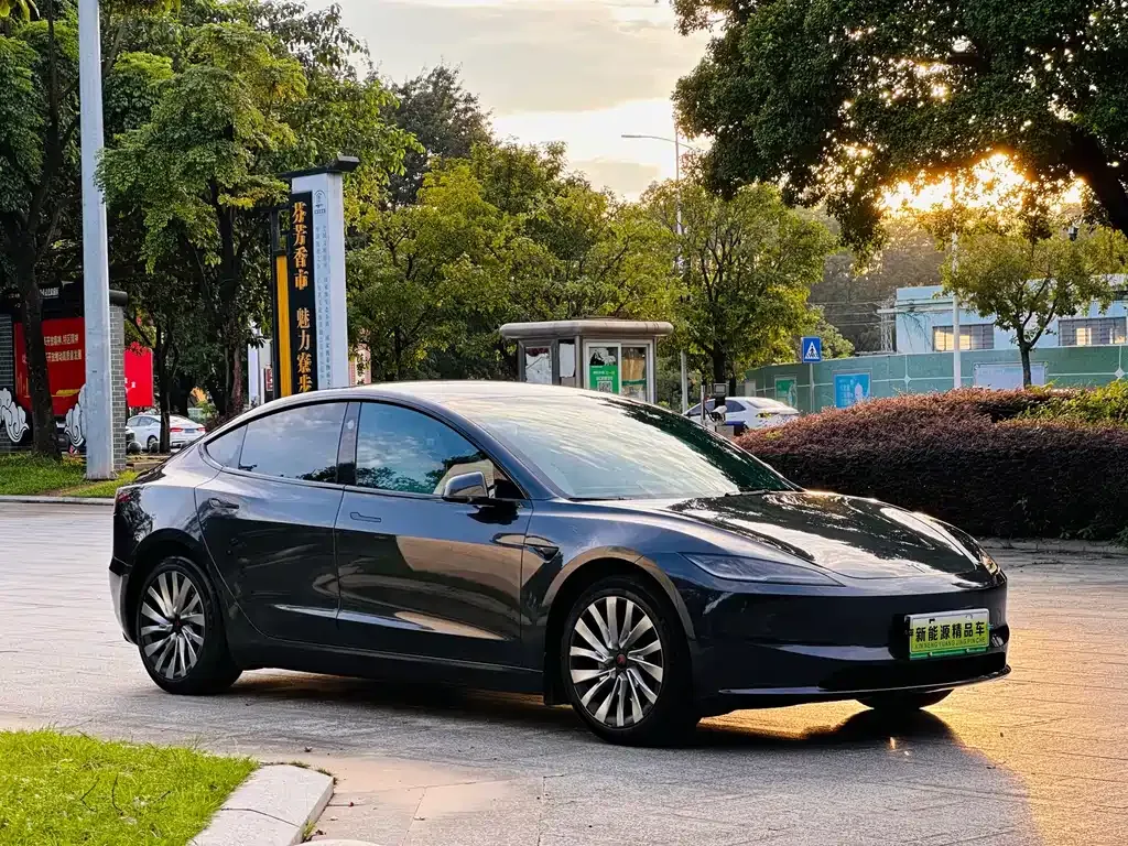Tesla Model 3 — фото 4