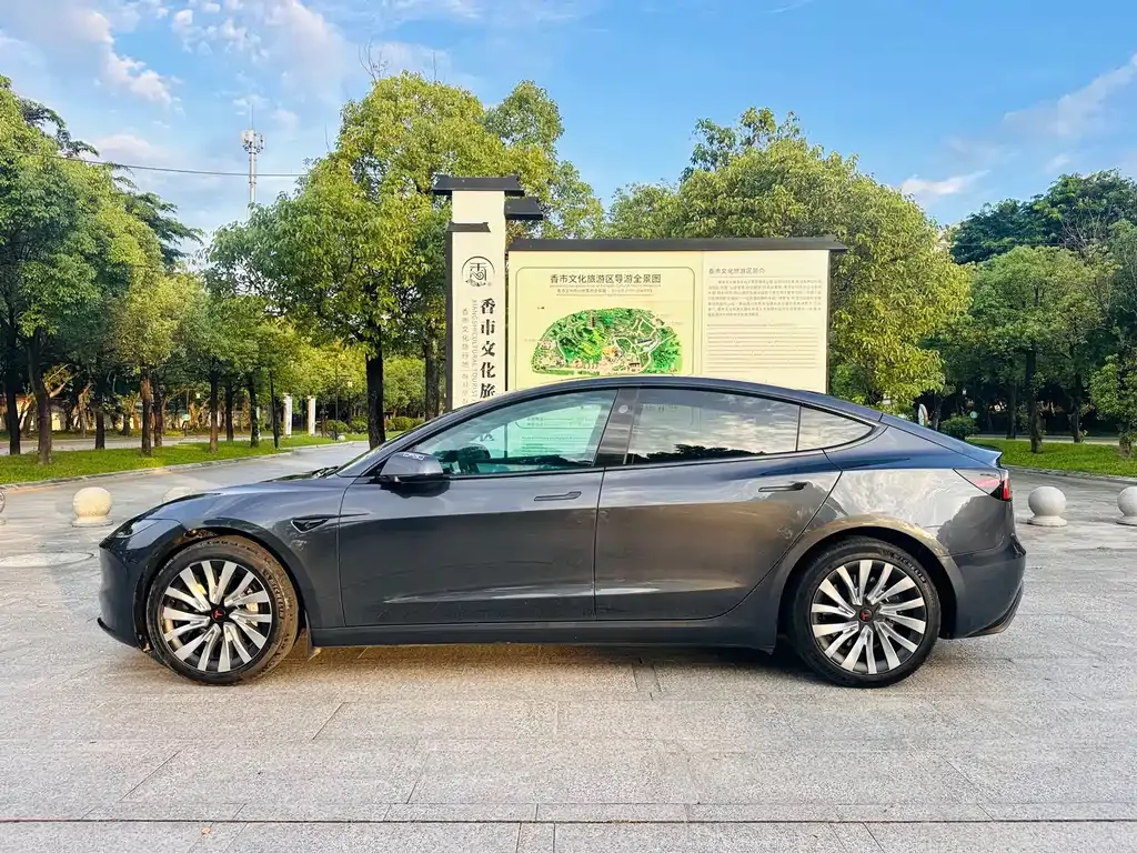 Tesla Model 3 — фото 3