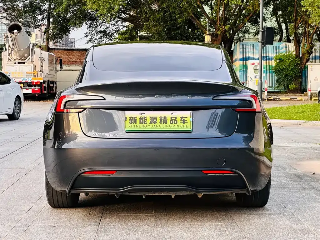 Tesla Model 3 — фото 5