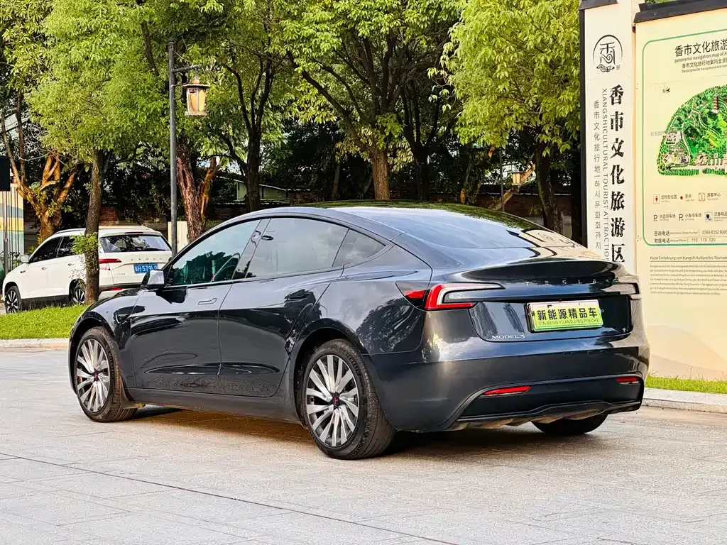 Tesla Model 3 — фото 8