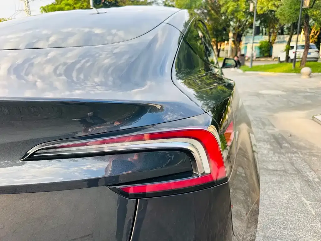 Tesla Model 3 — фото 9