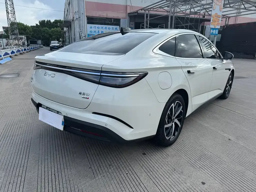 BYD Seal 07 DM-i — фото 5