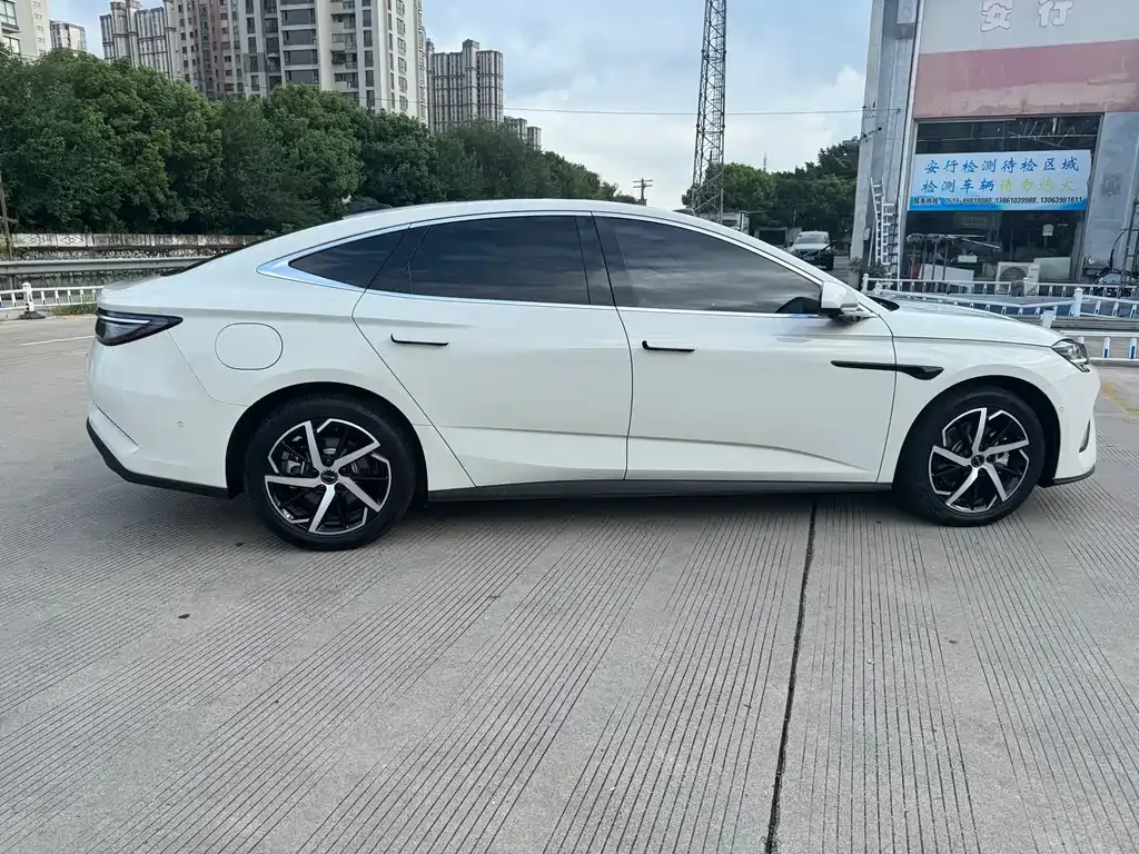 BYD Seal 07 DM-i — фото 10
