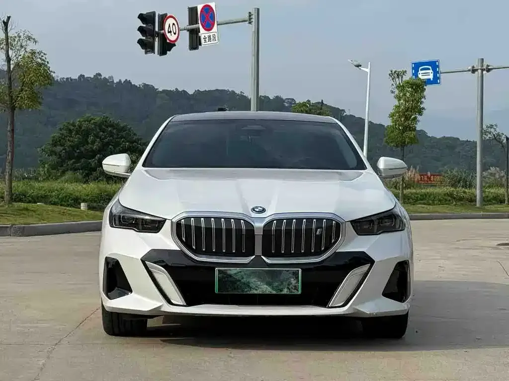 BMW i5 — фото 3