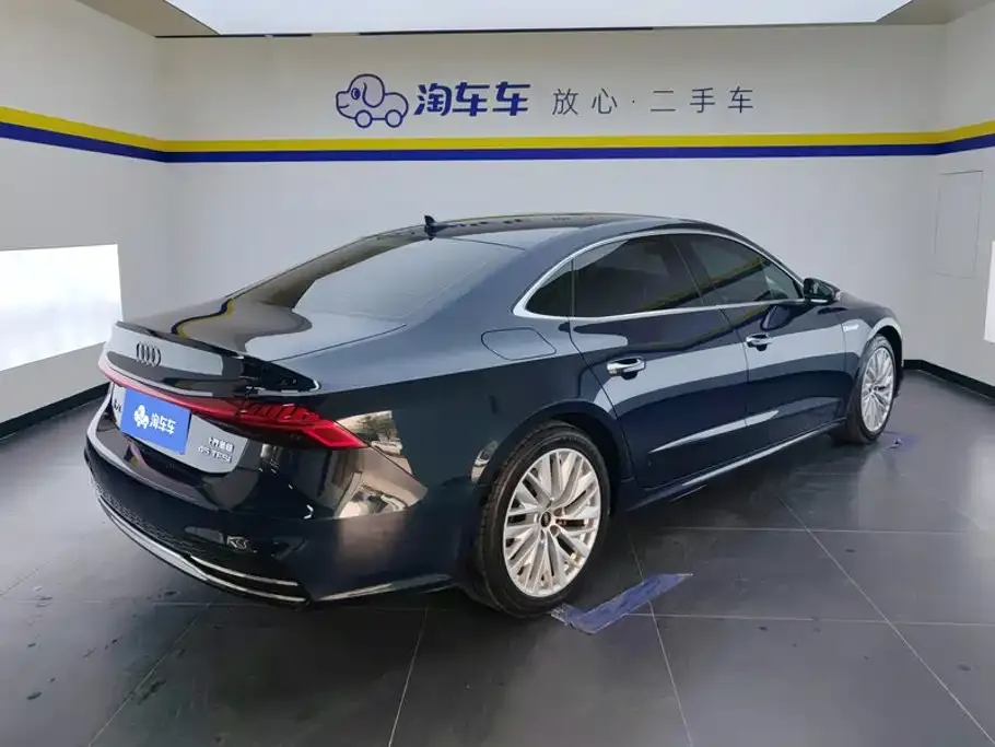 Audi A7L — фото 9