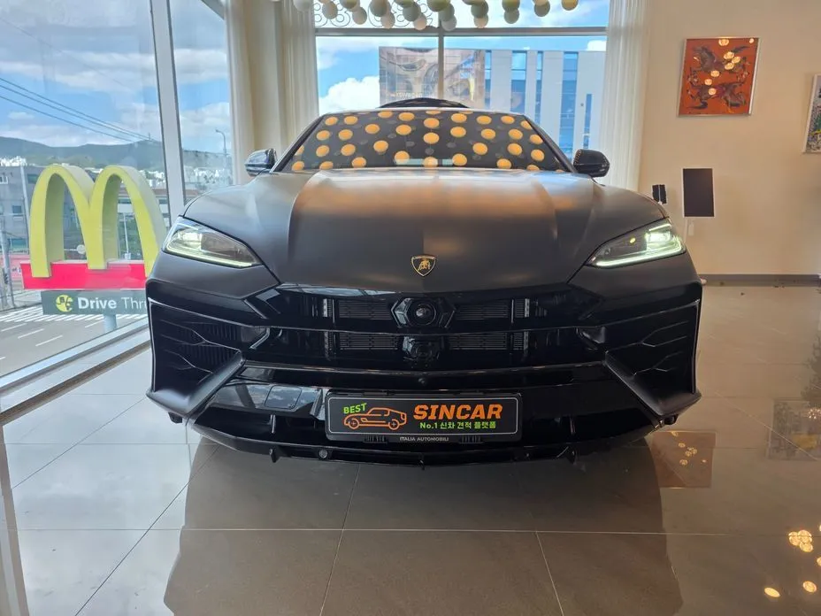 Lamborghini Urus — фото 1