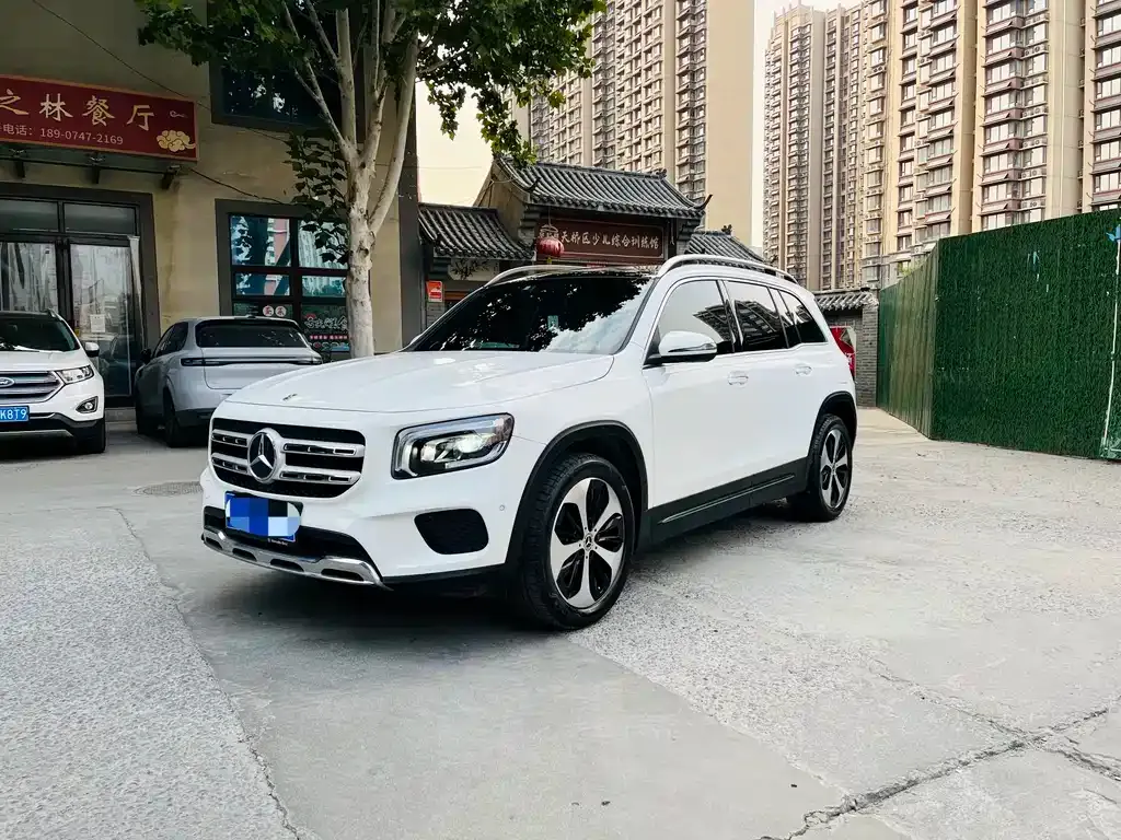 Mercedes-Benz GLB — фото 1