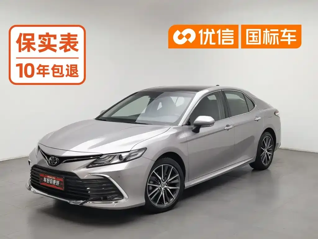 Toyota Camry — фото 1