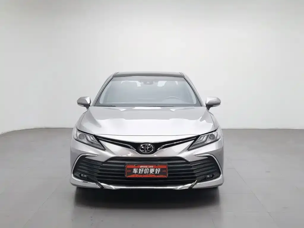 Toyota Camry — фото 2