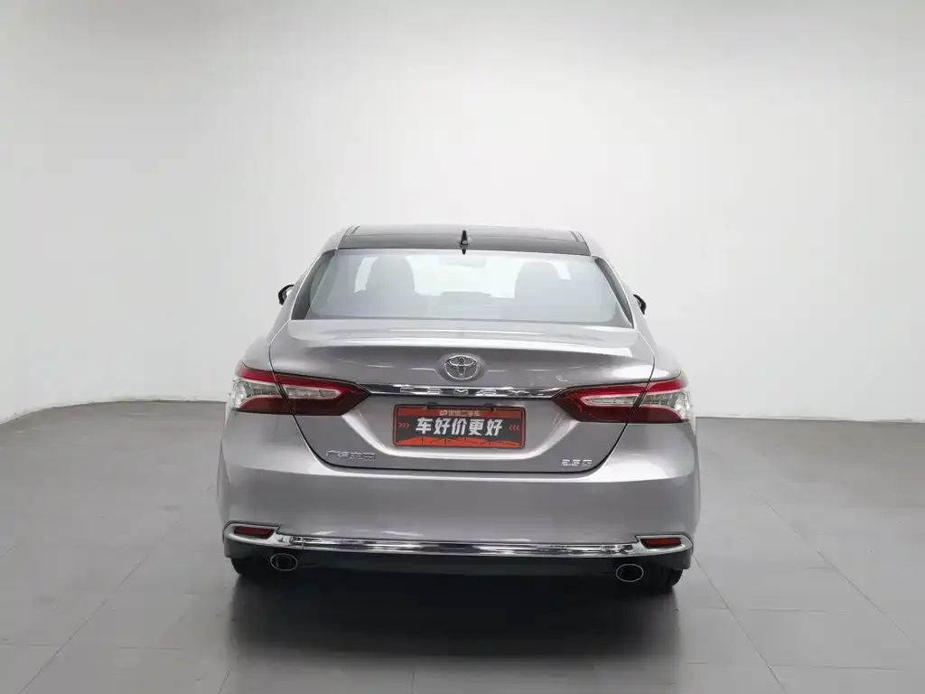 Toyota Camry — фото 3