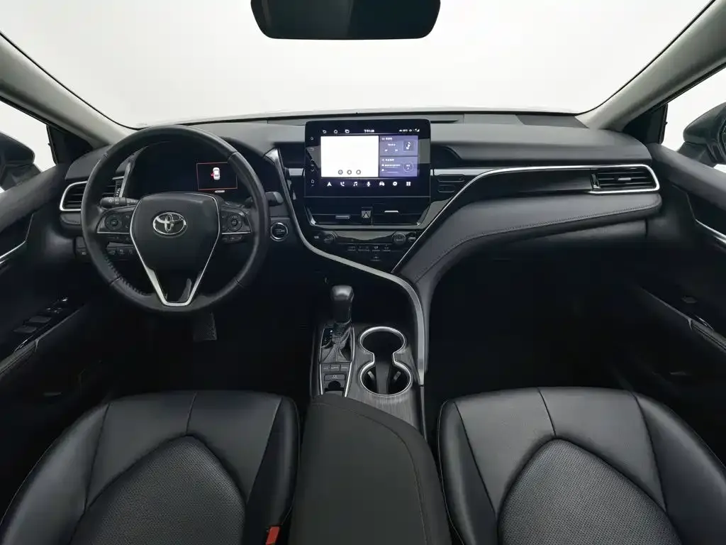 Toyota Camry — фото 9