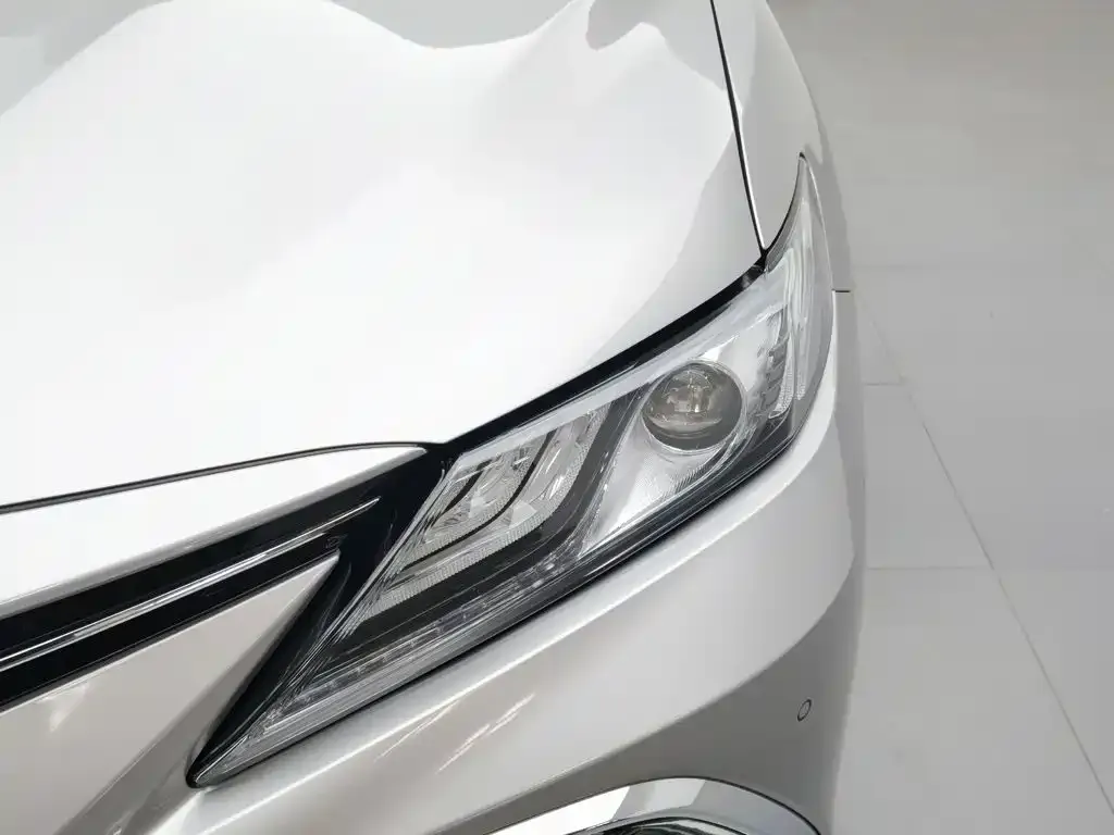 Toyota Camry — фото 6