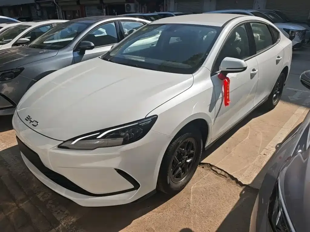 BYD Seal 05 DM-i — фото 9