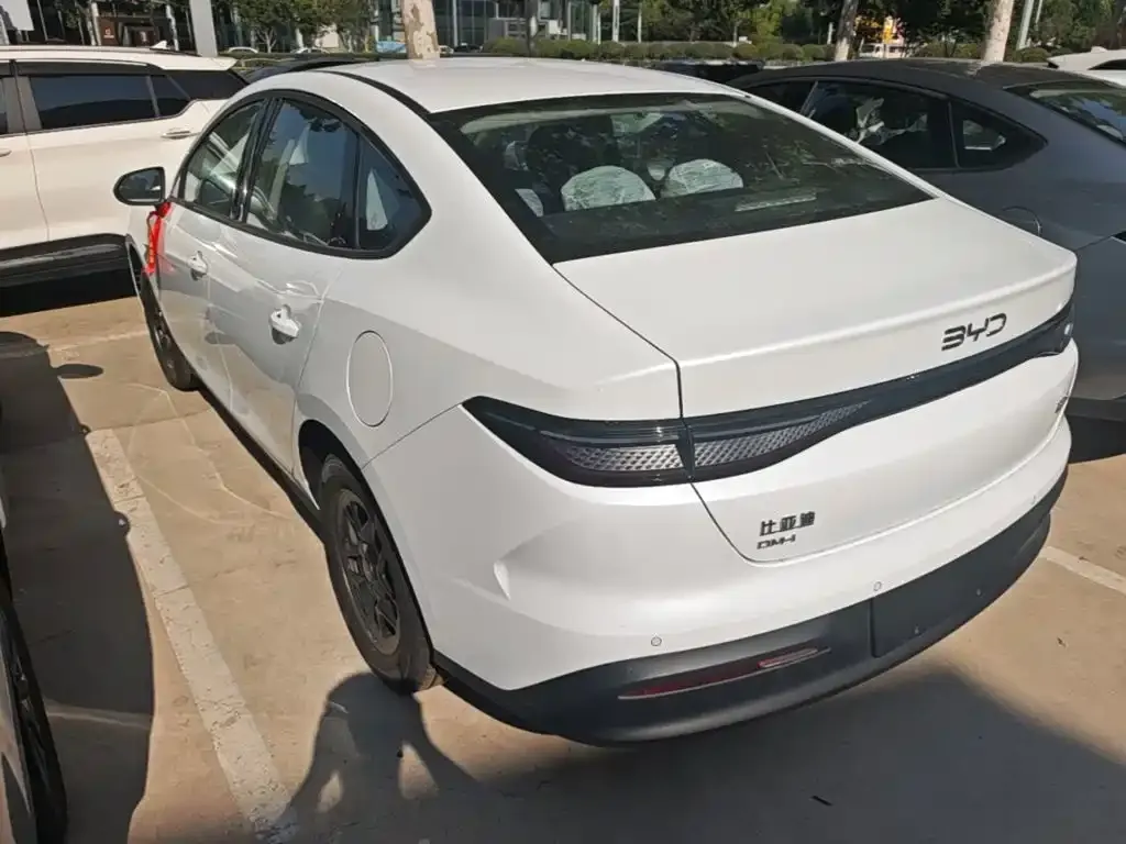 BYD Seal 05 DM-i — фото 10