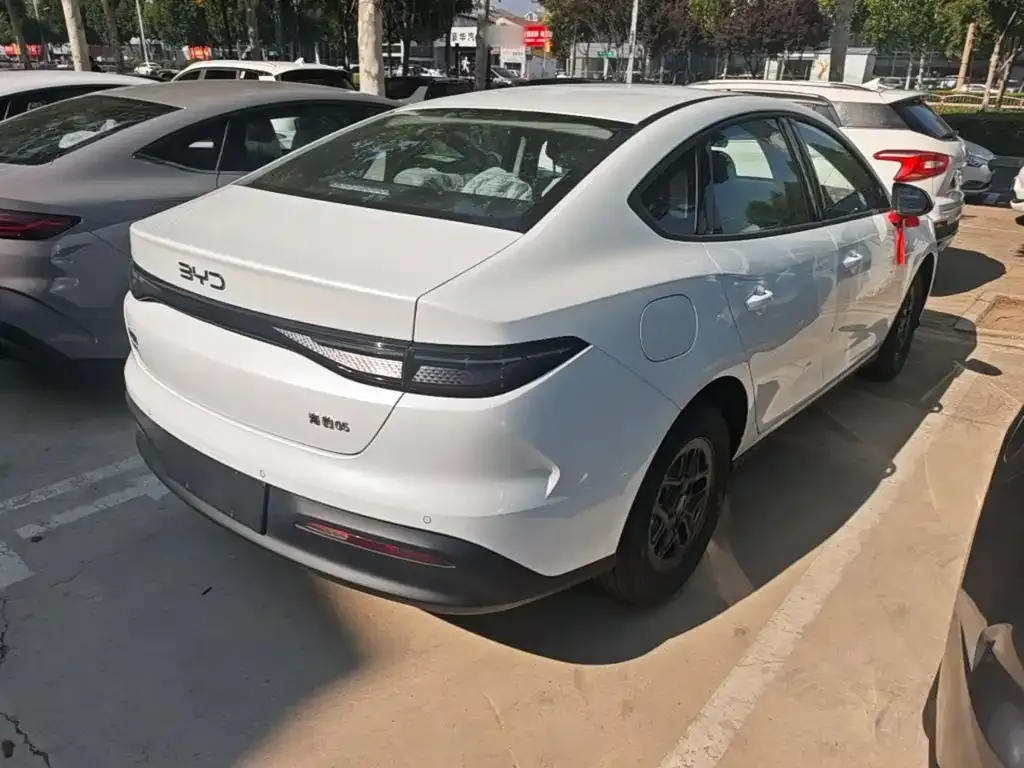 BYD Seal 05 DM-i — фото 8