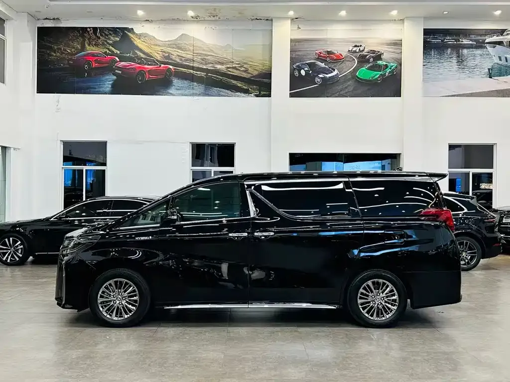 Toyota Alphard — фото 2