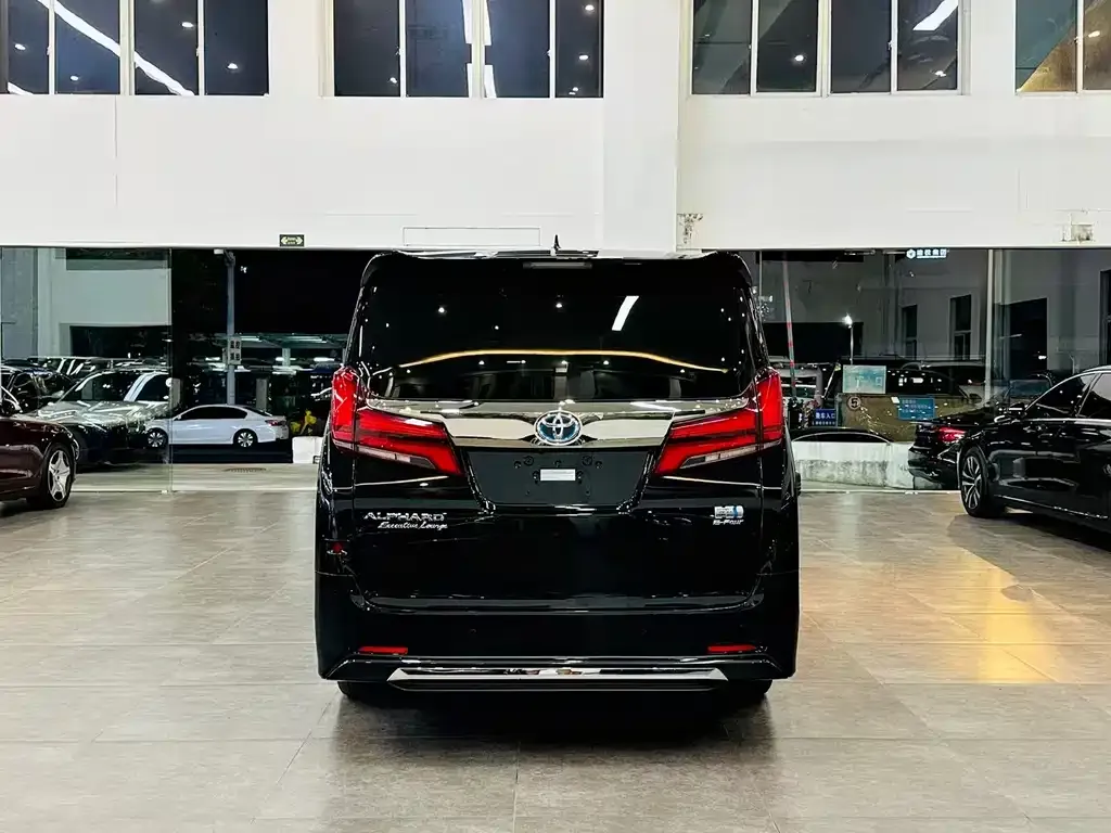 Toyota Alphard — фото 3