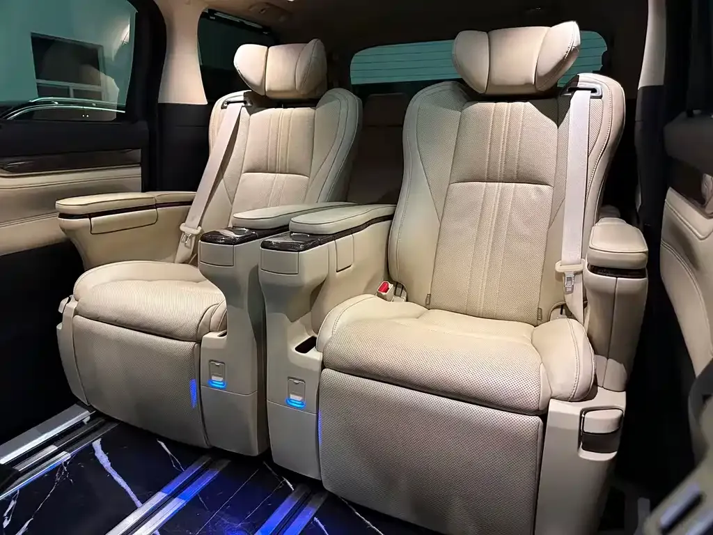 Toyota Alphard — фото 8