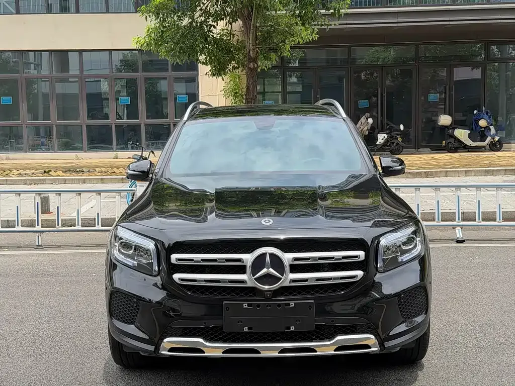 Mercedes-Benz GLB — фото 1