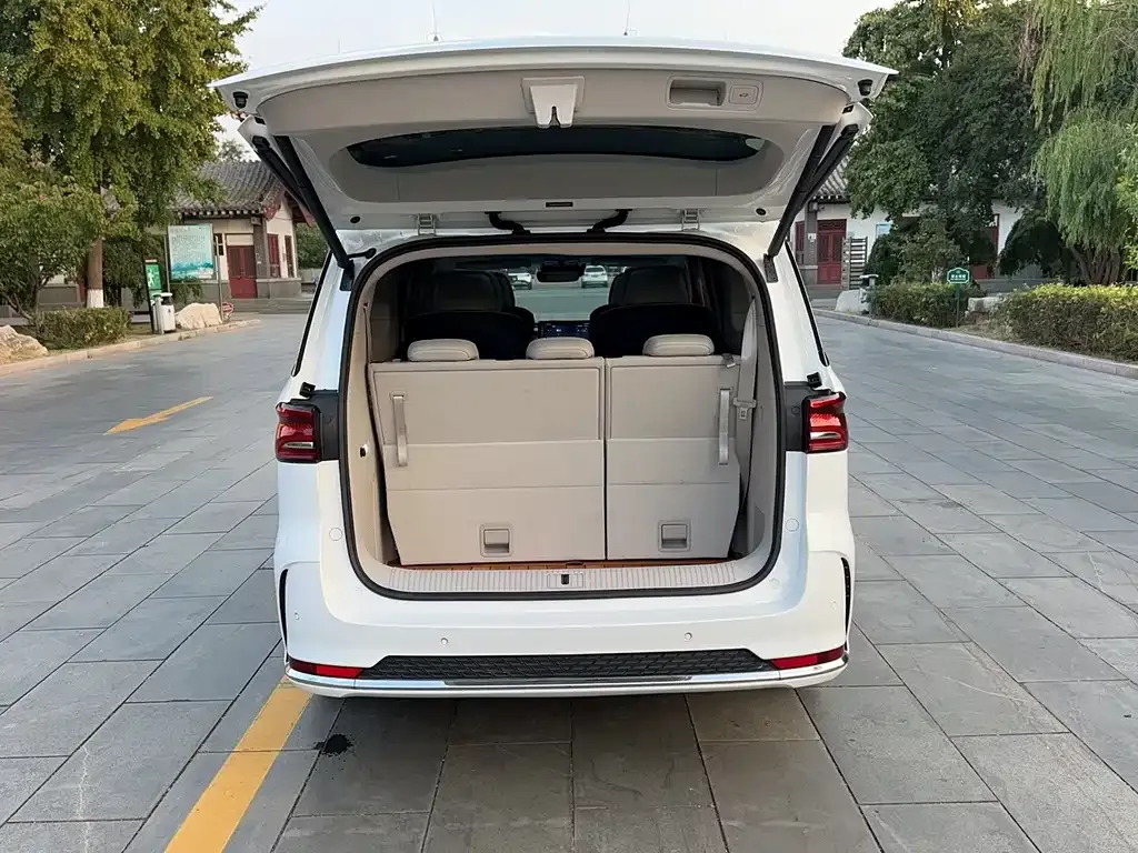Roewe iMAX8 — фото 8